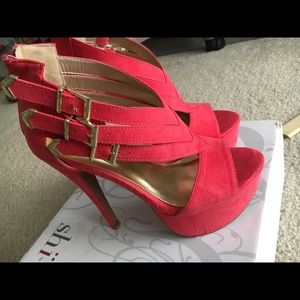 Coral platform heels